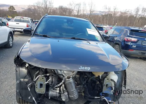 2022 Jeep Compass Latitude Lux 4X4 z USA, uszkodzony, nr VIN 3C4NJDFB5NT150019